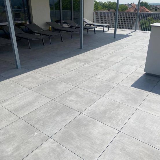 Bild enthält, Floor, Flooring, Architecture, Building, Housing