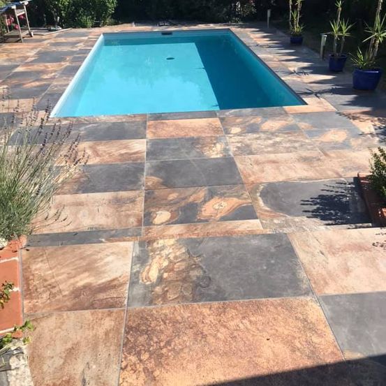 Bild enthält, Floor, Pool, Water, Swimming Pool, Outdoors, Backyard, Nature, Yard, Aerial View