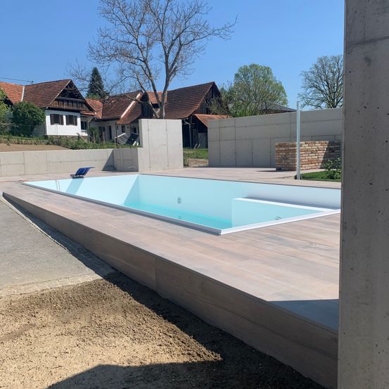 Bild enthält, Pool, Water, Swimming Pool, Tub, Outdoors, Interior Design, Housing, Hot Tub, Aerial View, House