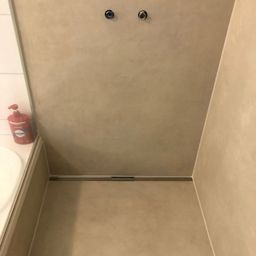 Bild enthält, Indoors, Floor, Bathroom, Room