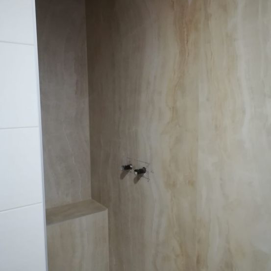 Bild enthält, Indoors, Interior Design, Bathroom, Room