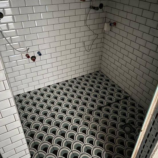 Bild enthält, Floor, Indoors