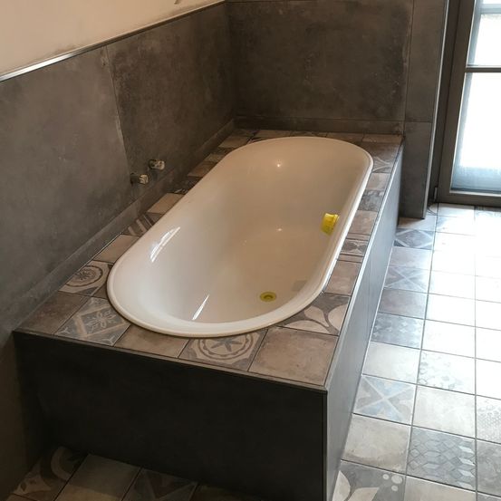 Bild enthält, Tub, Bathing, Bathtub, Person