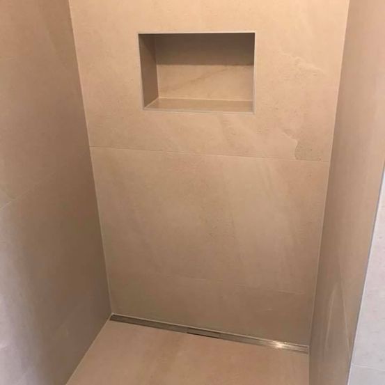 Bild enthält, Corner, Floor, Indoors