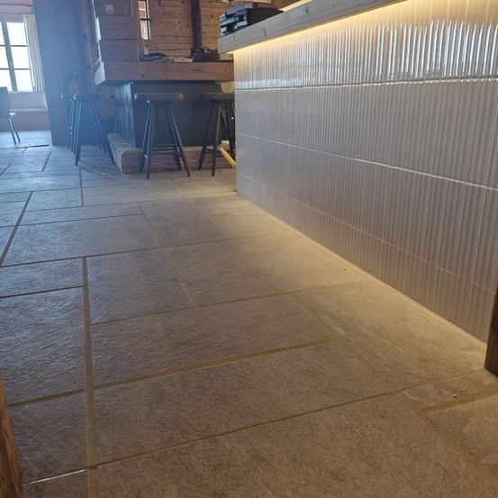 Bild enthält, Floor, Flooring, Indoors, Interior Design