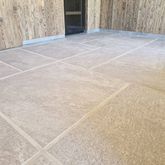 Bild enthält, Floor, Flooring, Indoors, Interior Design