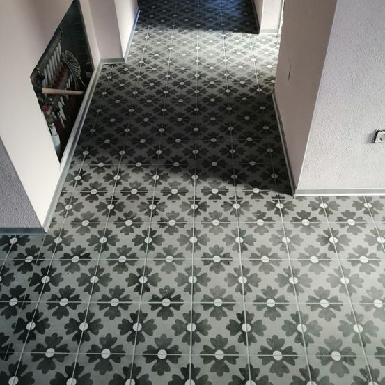 Bild enthält, Floor, Flooring, Architecture, Building