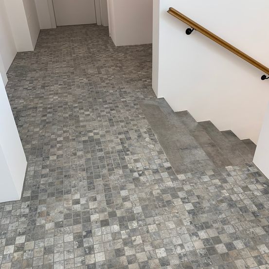 Bild enthält, Floor, Flooring, Architecture, Building