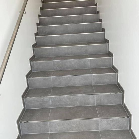 Bild enthält, Floor, Architecture, Building, House, Housing, Staircase, Flooring