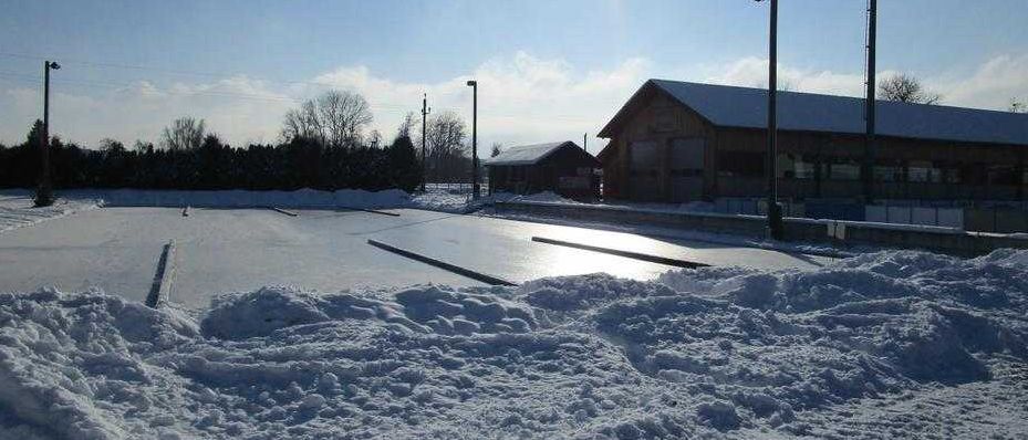 Bild enthält, Nature, Outdoors, Sky, Building, Neighborhood, City, Winter, Snow