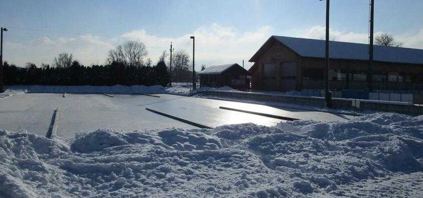 Bild enthält, Nature, Outdoors, Sky, Building, Neighborhood, City, Winter, Snow