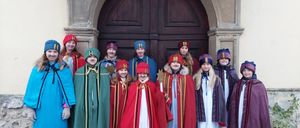 Bild enthält, Costume, Person, People, Photography, Portrait, Glove, Adult, Female, Woman, Fashion