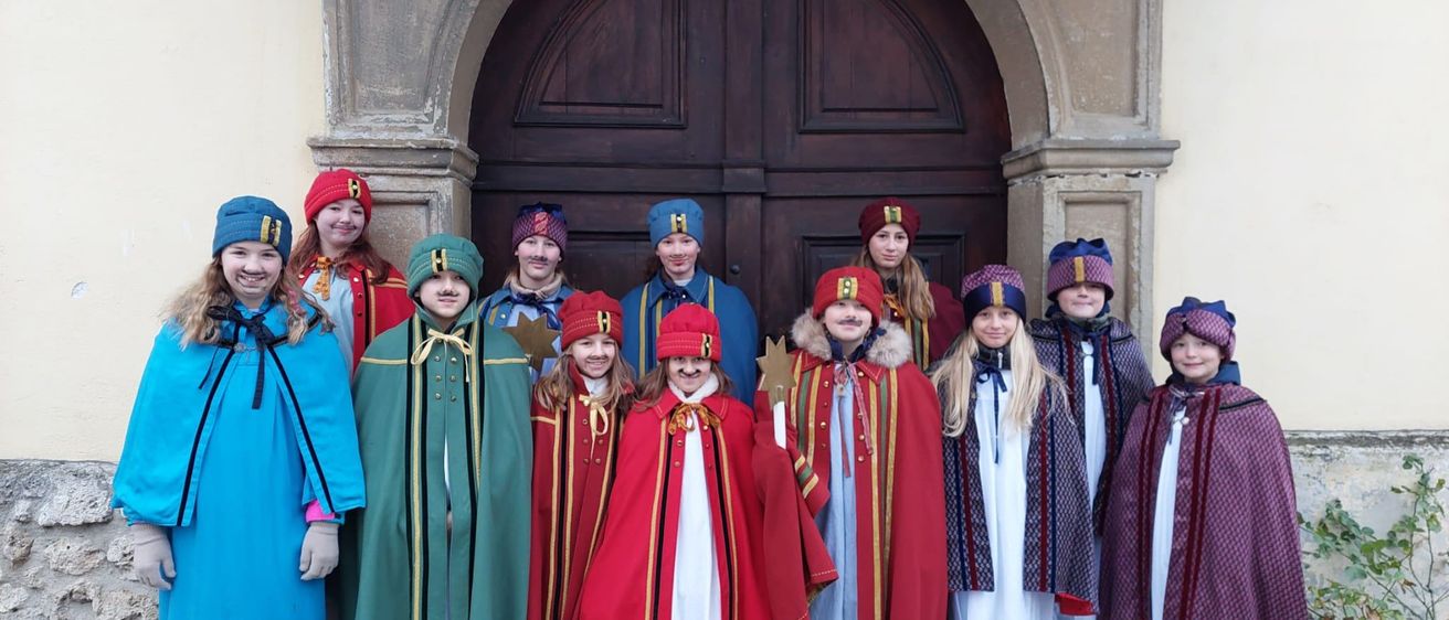 Bild enthält, Costume, Person, People, Photography, Portrait, Glove, Adult, Female, Woman, Fashion