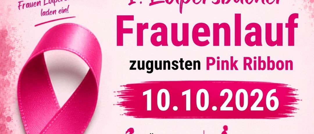 Plakat für Pink Ribbon Wohltätigkeitsveranstaltung am 10. Oktober 2026, mit einem rosa Band und Details zu Lauf- und Gehzeiten, Entfernung und Anmeldung. QR-Code für weitere Informationen.