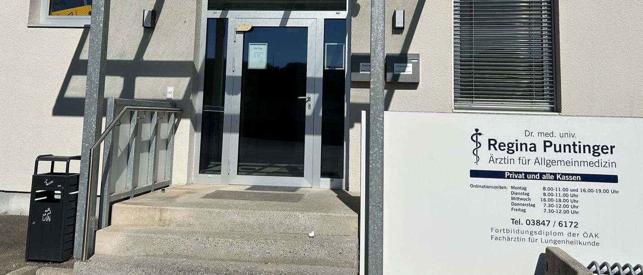 Bild enthält, Door, Architecture, Building, Housing, Outdoors, Shelter, House