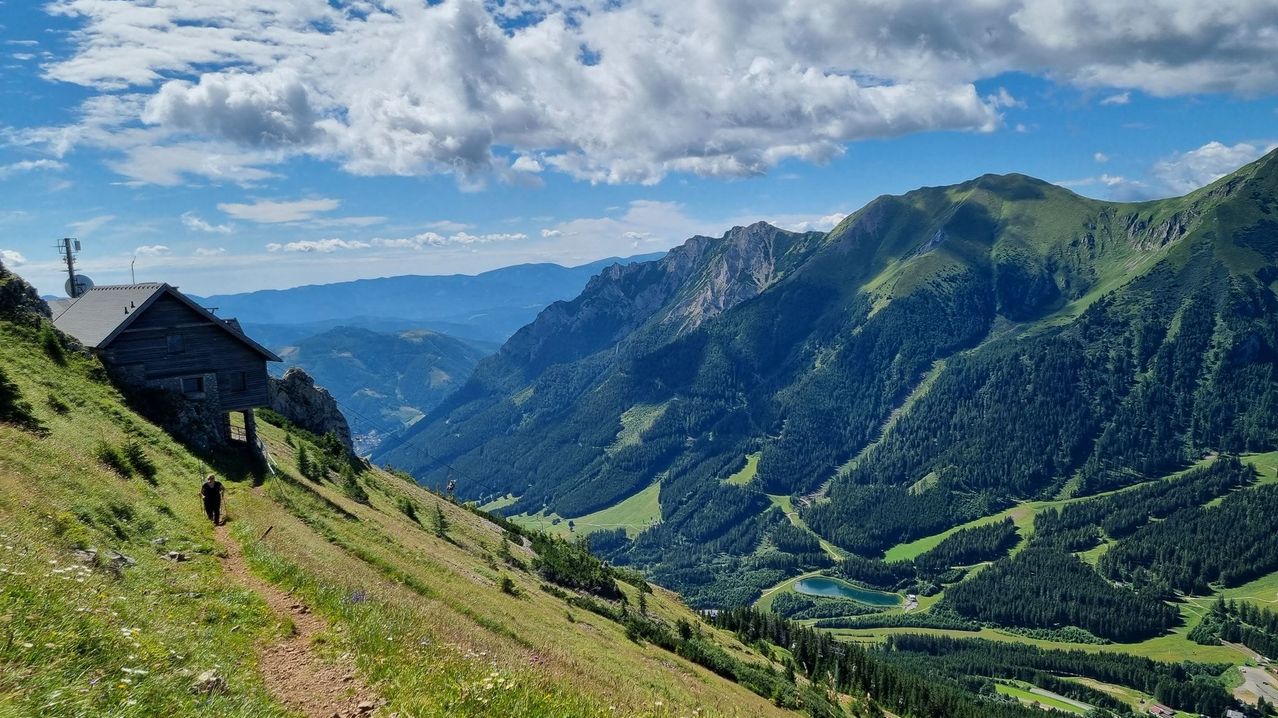 Bild enthält, Nature, Outdoors, Scenery, Landscape, Person, Mountain, Countryside