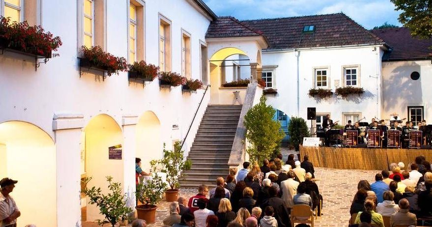 v1_migrated_image_95898015