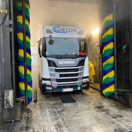 Bild enthält, Car, Car Wash, Transportation, Vehicle, Truck, Person