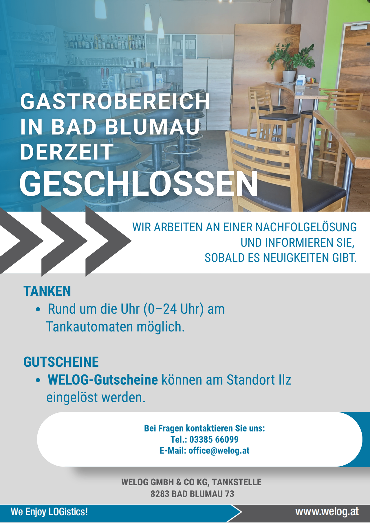 Ein Plakat informiert, dass der Gastronomiebereich in Bad Blumau derzeit geschlossen ist. Es wird erwähnt, dass man an einer Lösung arbeitet und informieren wird, sobald es Neuigkeiten gibt. Tanken ist rund um die Uhr am Tankautomaten möglich. WELOG-Gutscheine können am Standort Illz eingelöst werden. Kontaktieren Sie uns für Fragen unter Tel: 03385 66099.