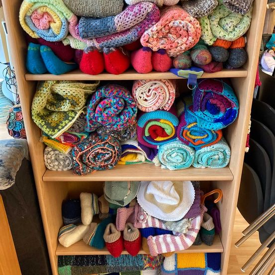 Bild enthält, Art, Furniture, Handicraft