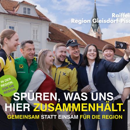 Bild enthält, Photography, Advertisement, Poster, People, Person, Neighborhood, Adult, Male, Man, Baseball Cap