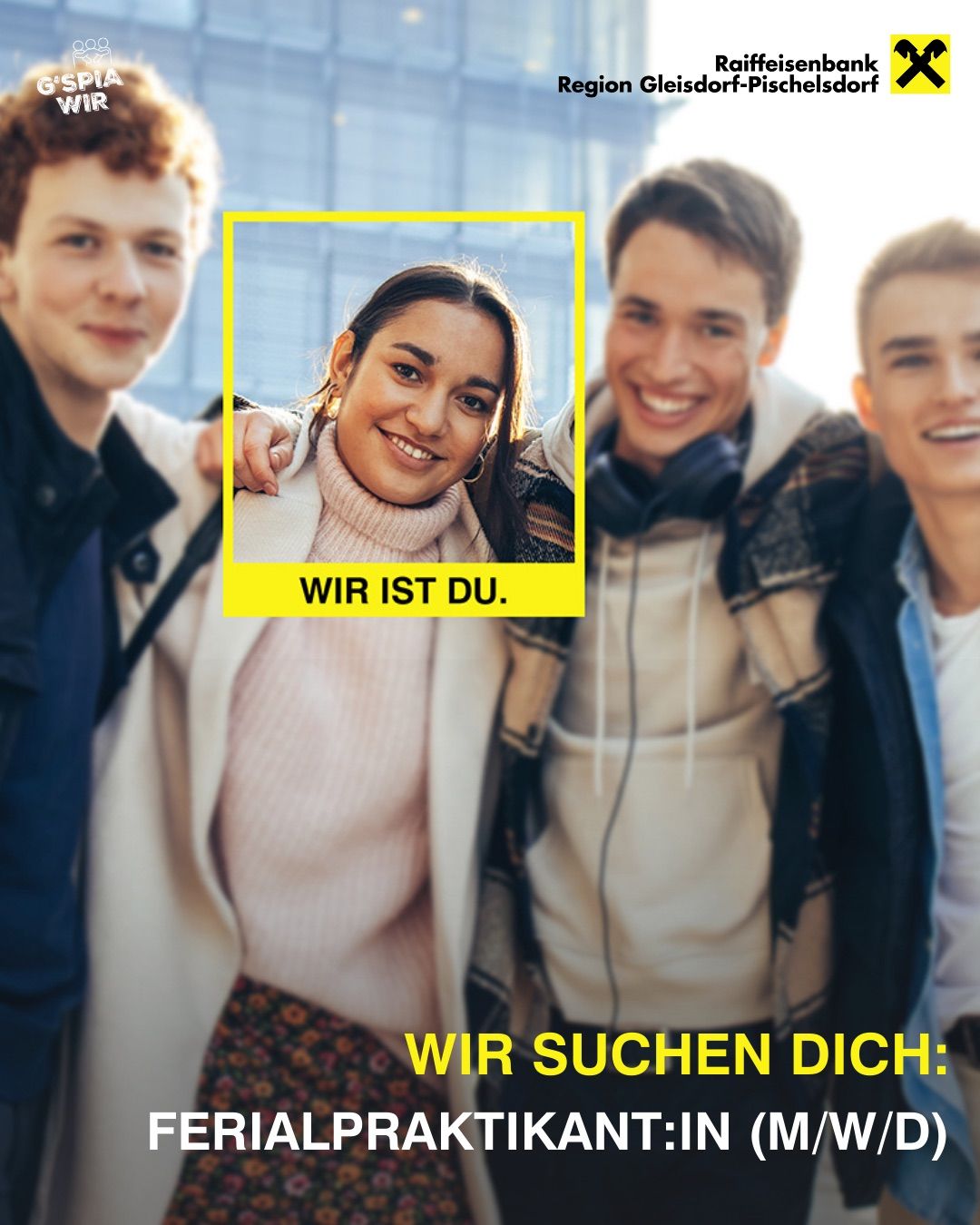 Eine Gruppe von vier jungen Leuten lächelt, zwei Jungen und zwei Mädchen. Das Mädchen in der Mitte hat ein gelbes Quadrat um ihr Gesicht mit den Worten 'Wir ist du.' Darunter steht 'Wir suchen dich.'