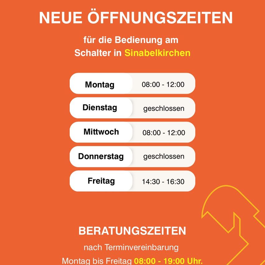 Ein Poster zeigt neue Öffnungszeiten für einen Service an einem Ort in Sinabelkirchen. Die Öffnungszeiten sind für jeden Wochentag aufgeführt.