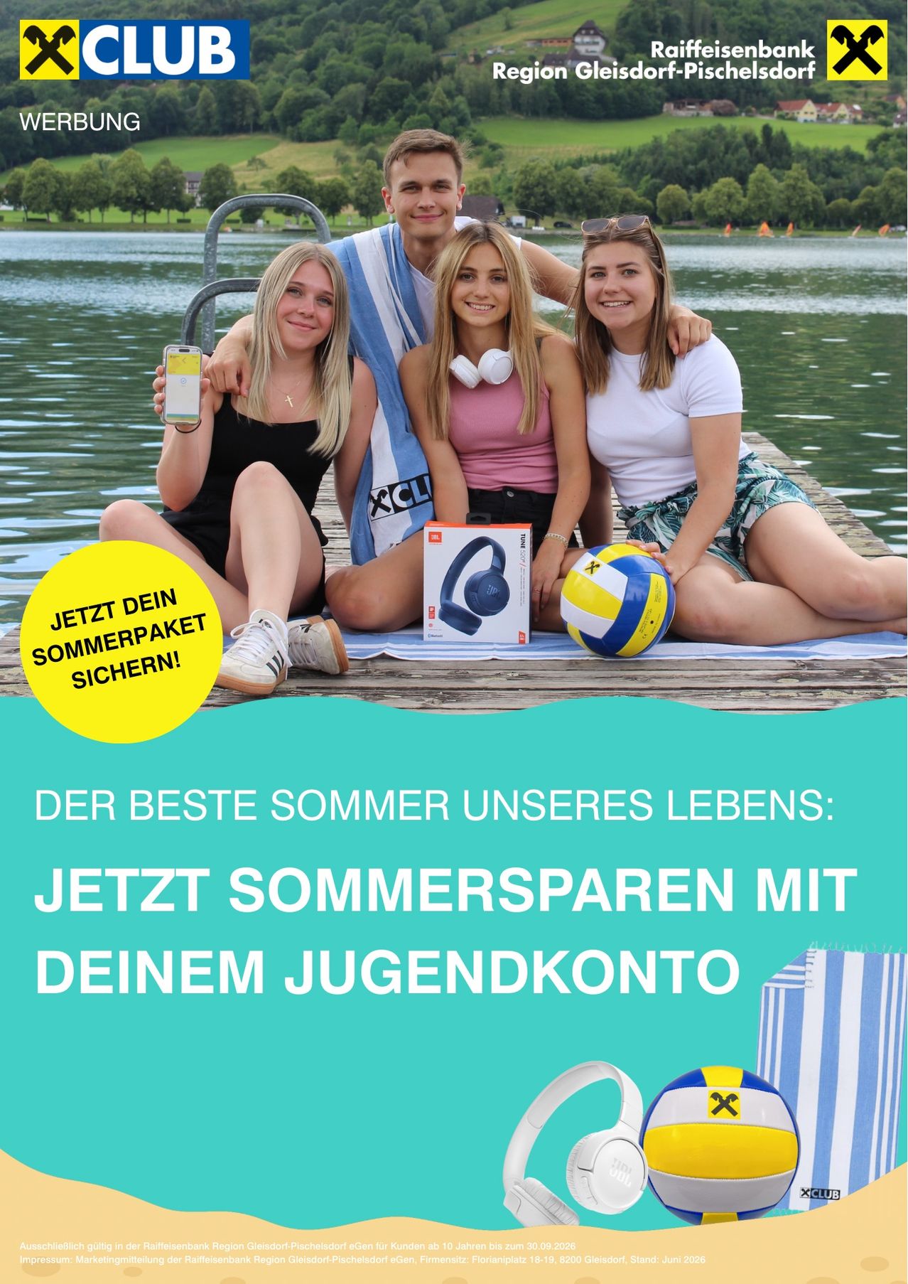 Four young people sit on a pier by the water, smiling. A yellow circle says 'JETZT DEIN SOMMERPAKET SICHERN!'. A box of headphones is on the dock.