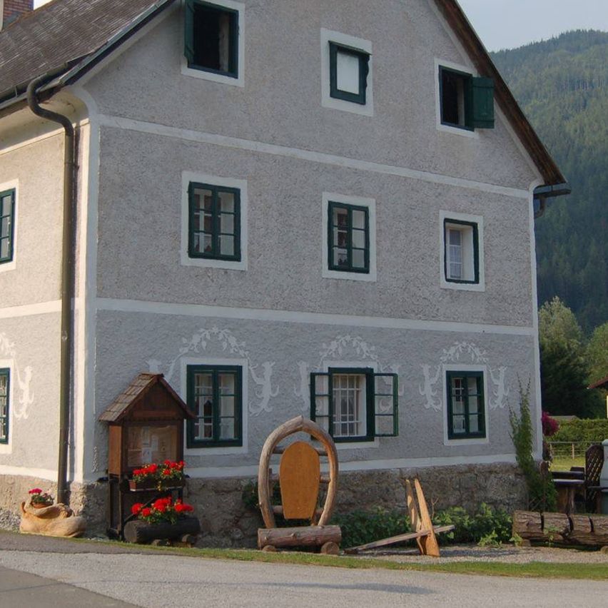 Bild enthält, Cottage, House, Housing, Villa, Grass, Hotel, Outdoors, Nature, Countryside, Shelter