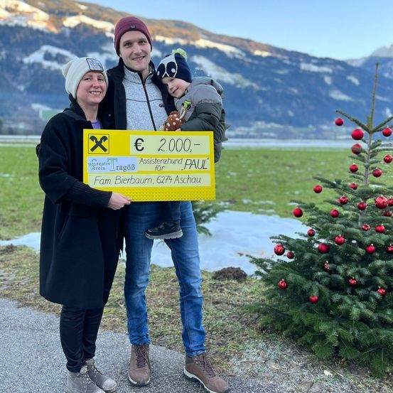 Bild enthält, Photography, Coat, Adult, Female, Person, Woman, Bag, Face, Pants, Jacket