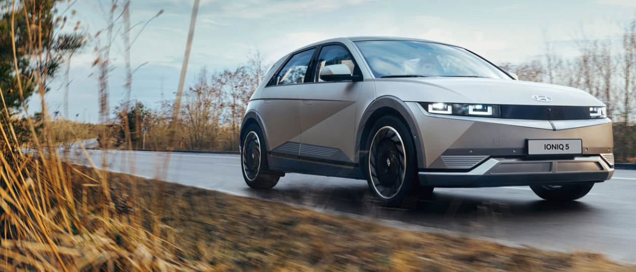 Bild enthält, Car, Transportation, Vehicle, Sedan, Machine, Wheel, Bumper