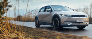 Bild enthält, Car, Transportation, Vehicle, Sedan, Machine, Wheel, Bumper