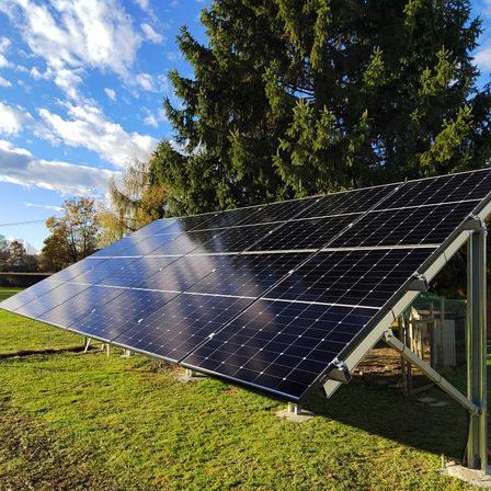 Bild enthält, Electrical Device, Solar Panels