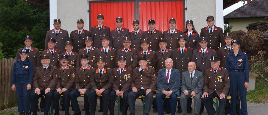 Bild enthält, People, Person, Adult, Male, Man, Officer, Coat, Portrait, Tie, Pants