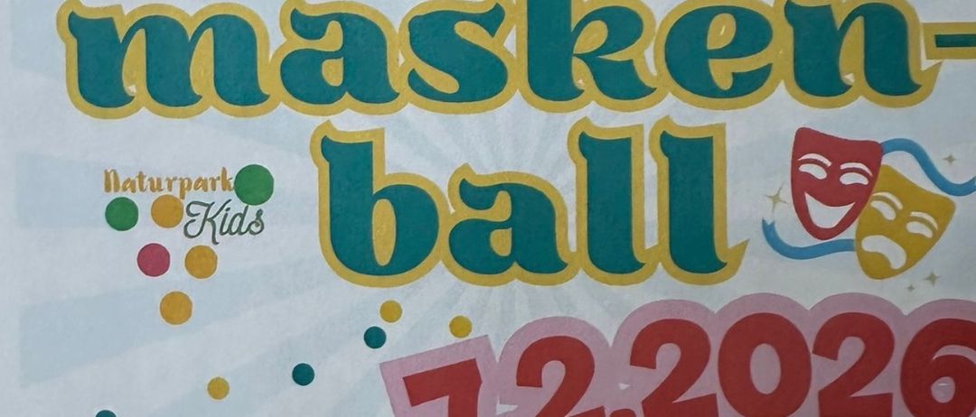 Plakat für einen Kindermaskenball am 7. Februar 2026 von 14 bis 18 Uhr. Es bietet ein Buffet, Popcorn, Getränke, Schatzsuche und mehr.
