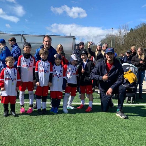 Bild enthält, People, Person, Adult, Female, Woman, Girl, Teen, Male, Man, Child