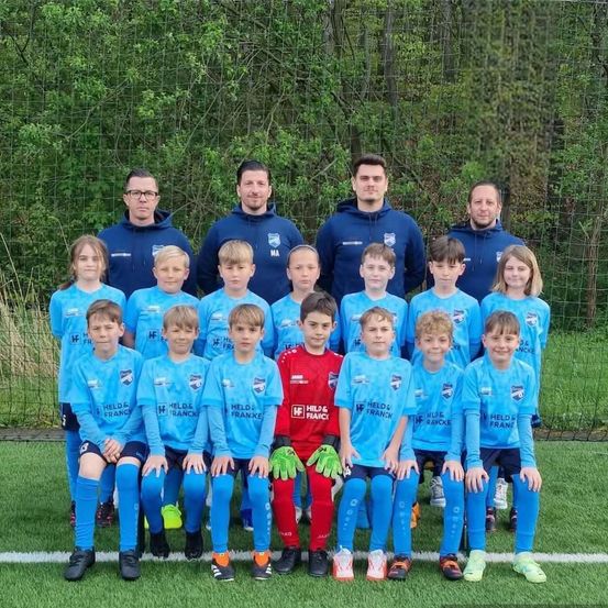 Bild enthält, People, Person, Team, Groupshot, Adult, Male, Man, Boy, Child, Face