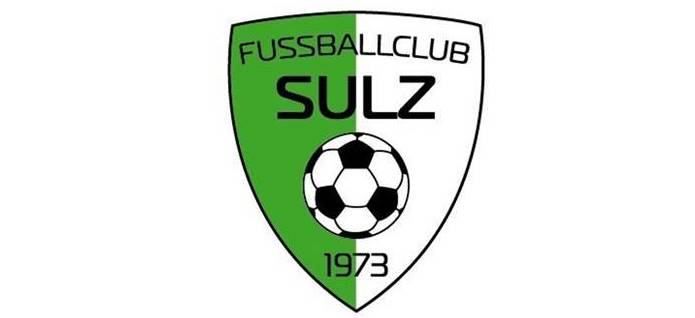 Das Logo des Fussballclub Sulz zeigt einen Fußball auf einem Schild, mit dem Vereinsnamen 'SULZ' und dem Gründungsjahr '1973' in fetten Buchstaben.