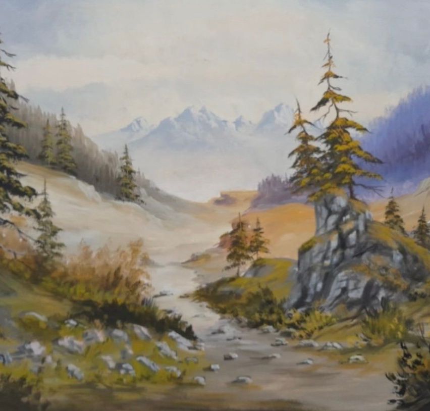 Eine Ölmalerei eines Tals mit einem Bach, der durch es fließt, umgeben von Bäumen und Bergen, mit einem bewölkten Himmel darüber.