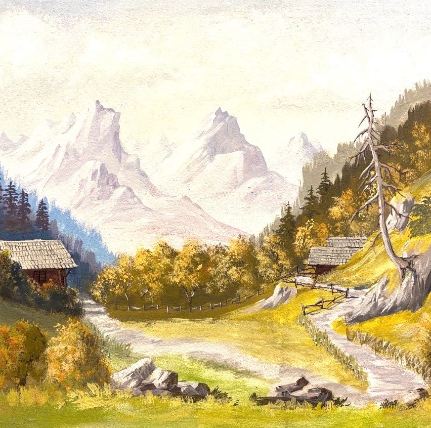Eine Ölgemälde, das eine bergige Landschaft mit zwei rustikalen Hütten zeigt, eine mit einer Steinmauer, eingebettet zwischen grünen Bäumen und Büschen. Ein schmaler Pfad schlängelt sich durch die Szene und führt zu den Bergen unter einem teilweise bewölkten Himmel.