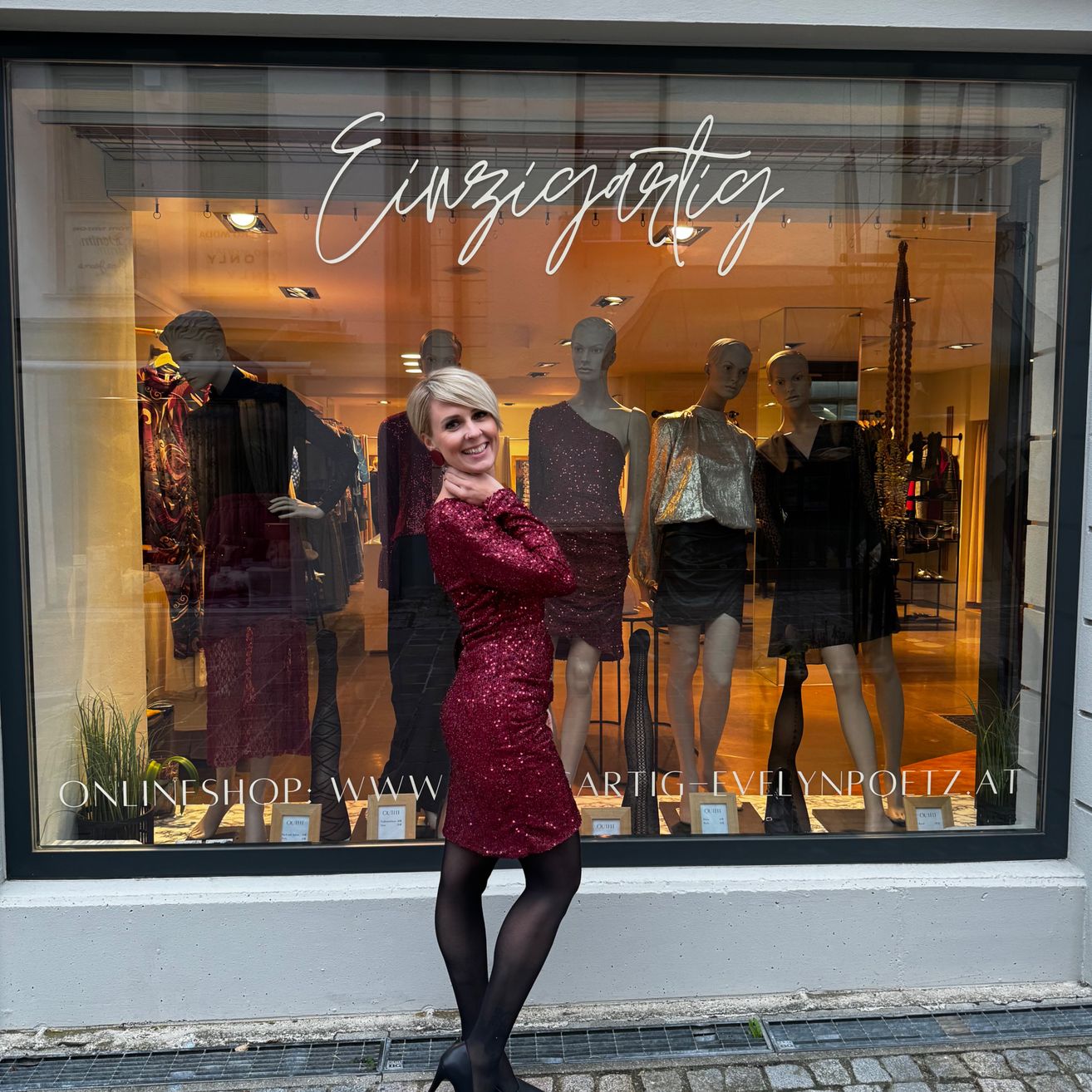 Bild enthält, Adult, Female, Person, Woman, Dress, Boutique, Shop, Male, Man, Shoe