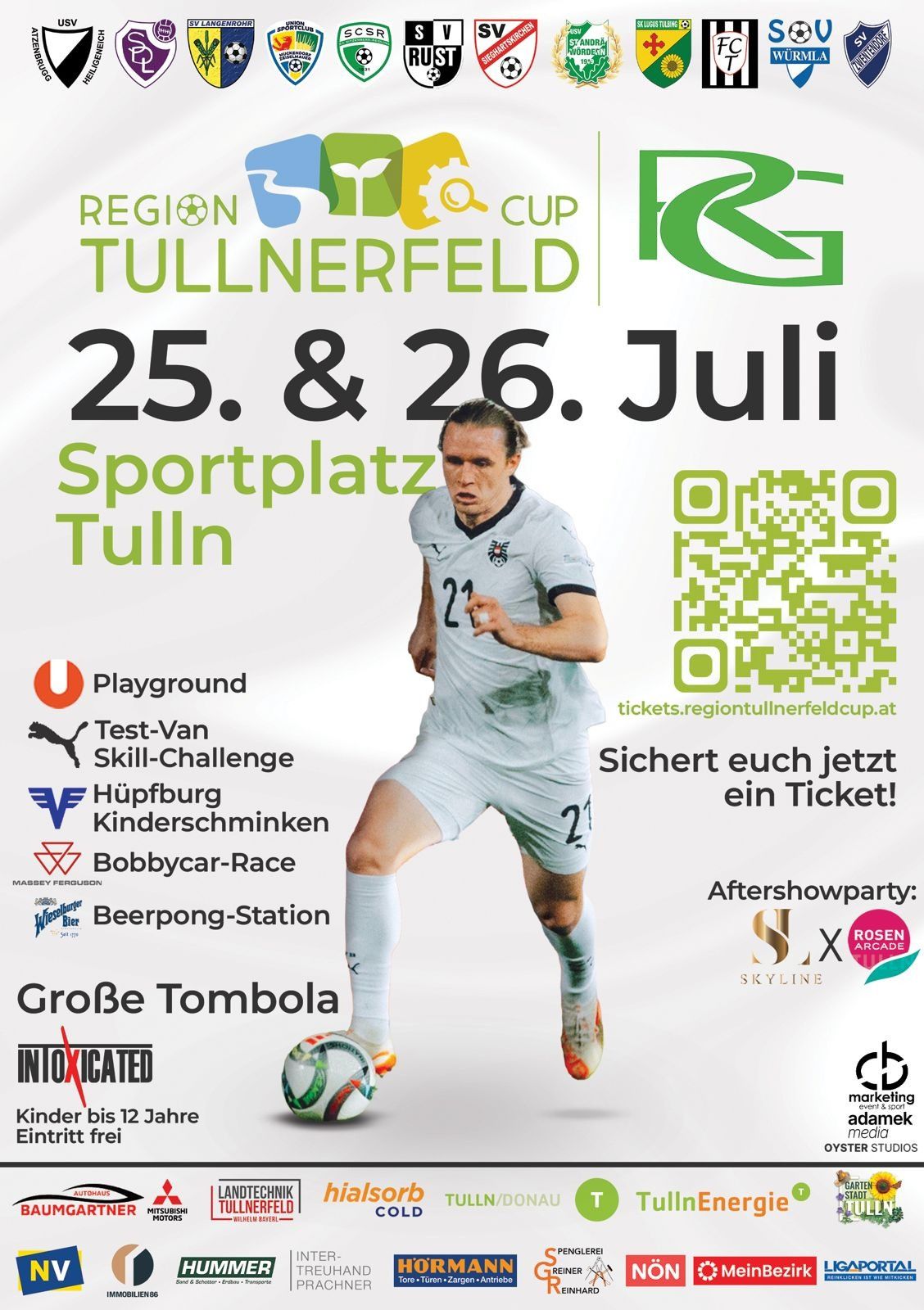 Plakat für den Region Tullnerfeld Cup am 25. und 26. Juli. Zeigt einen Fußballspieler in Aktion, Spielplatz, Geschicklichkeitswettbewerb, Bobbycar-Rennen und Bierpong. QR-Code für Tickets.