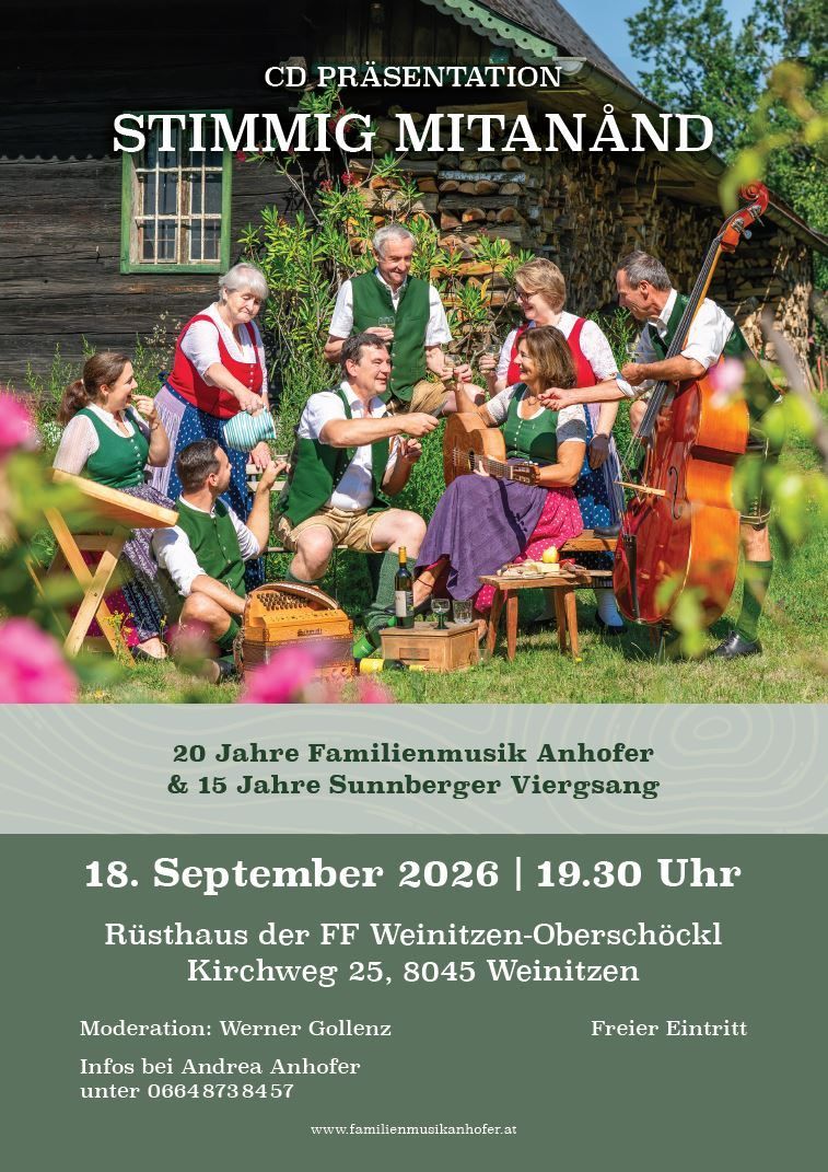 Eine Gruppe von Menschen in traditioneller deutscher Kleidung versammelt sich in einem Garten, spielt Instrumente und genießt Essen und Wein. Eine Frau schenkt Wein in ein Glas ein. Die Veranstaltung feiert 20 Jahre Familienmusik und 15 Jahre eines lokalen Gesangsvereins.