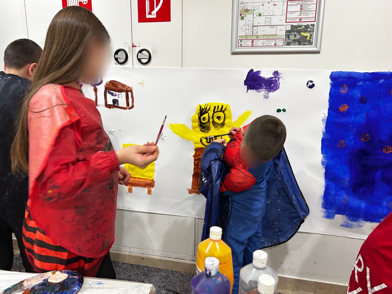 Bild enthält, Child, Female, Girl, Person, Boy, Male, Head, Face