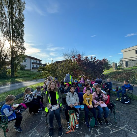 Bild enthält, People, Person, Female, Girl, Teen, College, Boy, Child, Male, Park