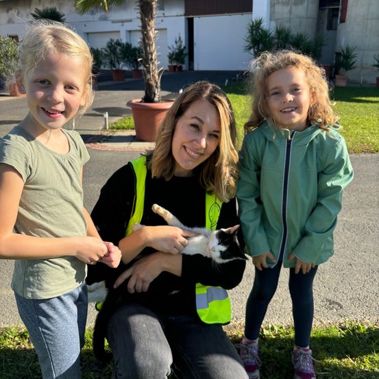 Bild enthält, Pants, Person, Photography, Portrait, Grass, Tree, Jacket, Jeans, Girl, Teen
