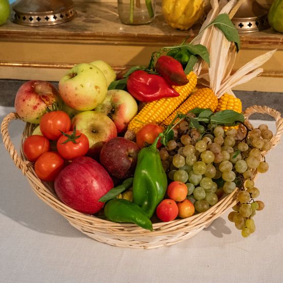 Bild enthält, Apple, Food, Fruit, Plant, Produce, Pear, Grapes