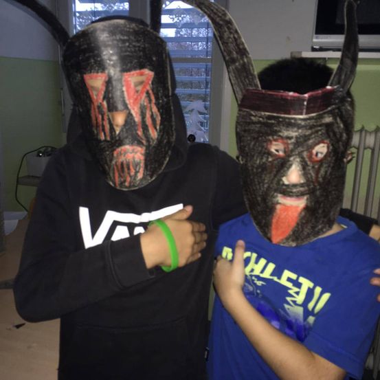 Bild enthält, T-Shirt, Costume, Person, Adult, Male, Man, Festival, Halloween, Face, Microwave