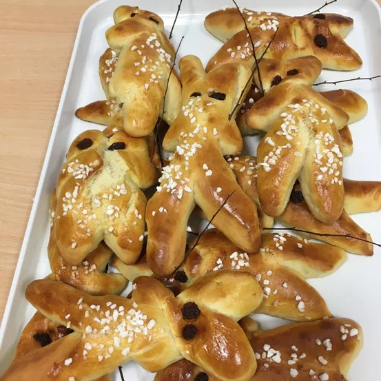 Dessert, Food, Pastry, Food Presentation, Bread, Pretzel