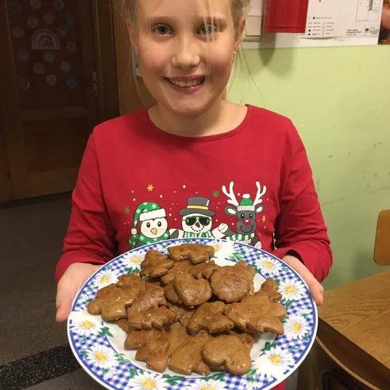 Food, Fritters, Child, Female, Girl, Person, Cutlet, Face, Head, Plate